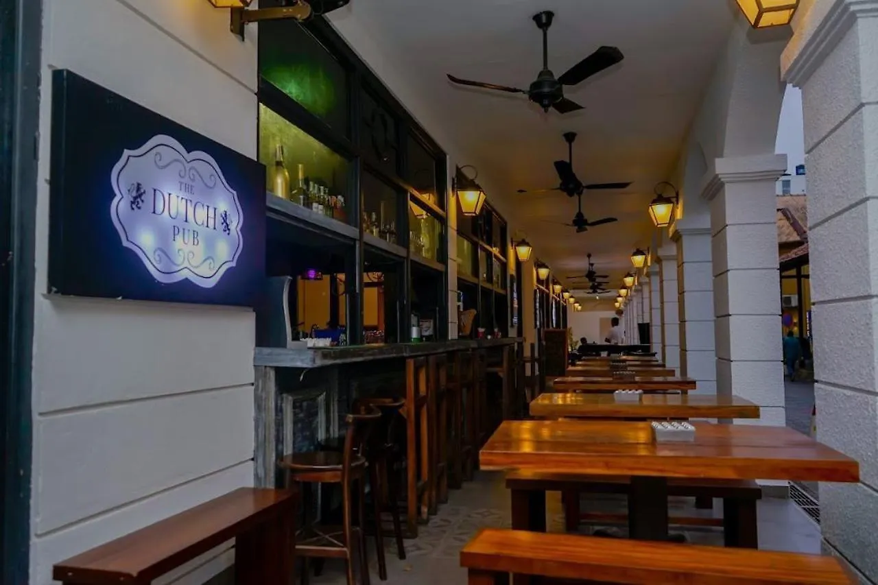 Fairway Colombo - Sri Lanka'S First Hotel With Robot Technology 4*,