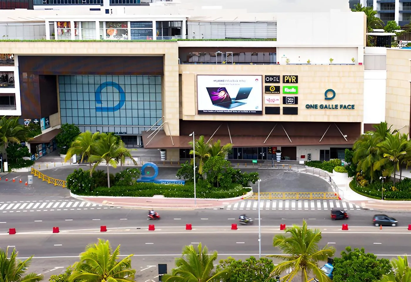 Fairway Colombo - Sri Lanka'S First Hotel With Robot Technology 4*,