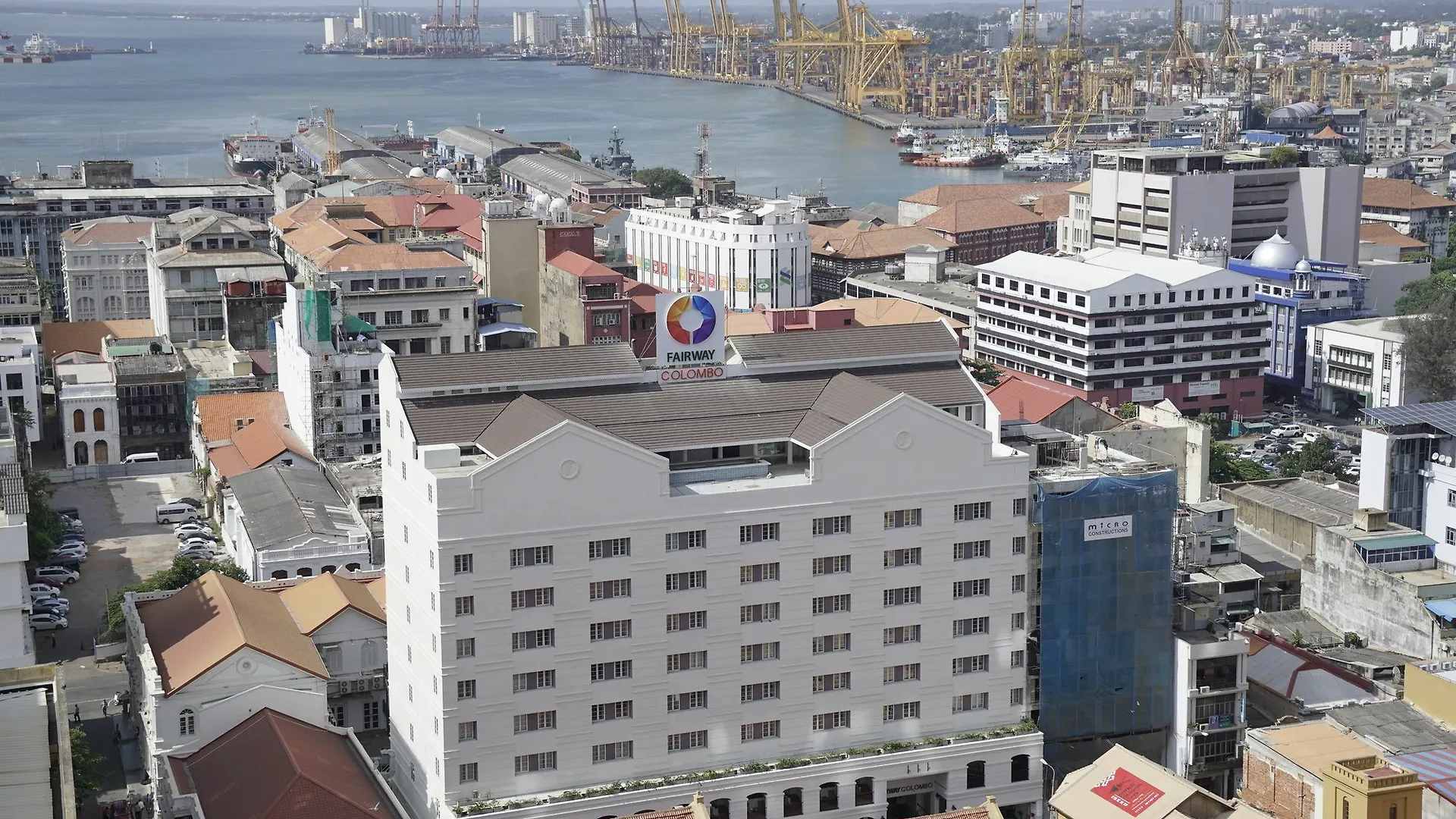****  Fairway Colombo - Sri Lanka'S First Hotel With Robot Technology סרי לנקה